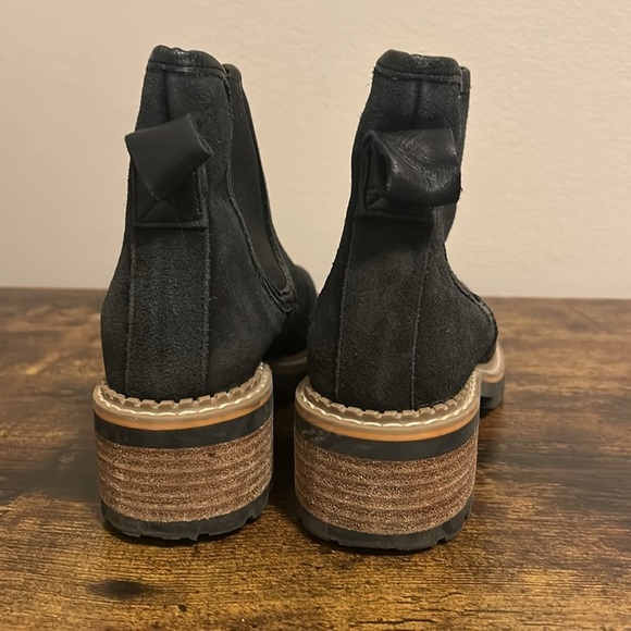 BERTUCHI Made in Spain Lug Sole Chelsea Boots - Suede - Picture 3 of 4